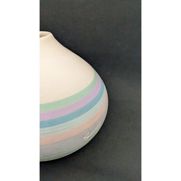 Southwest Etched Pottery lidded Vase pastel color etched signed 5.6" - Picture 12 of 15